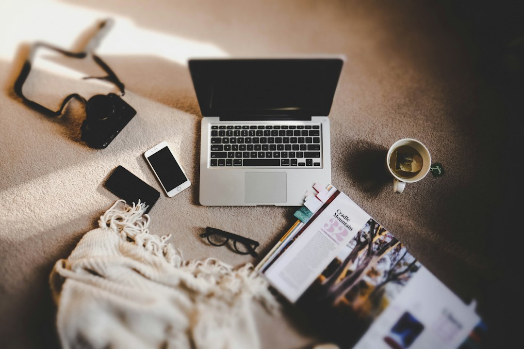 Freelancerlar uchun AI vositalar 2026: ovoz, video, matn va to'lov - O'zbekistondan ishlaydigan to'plam