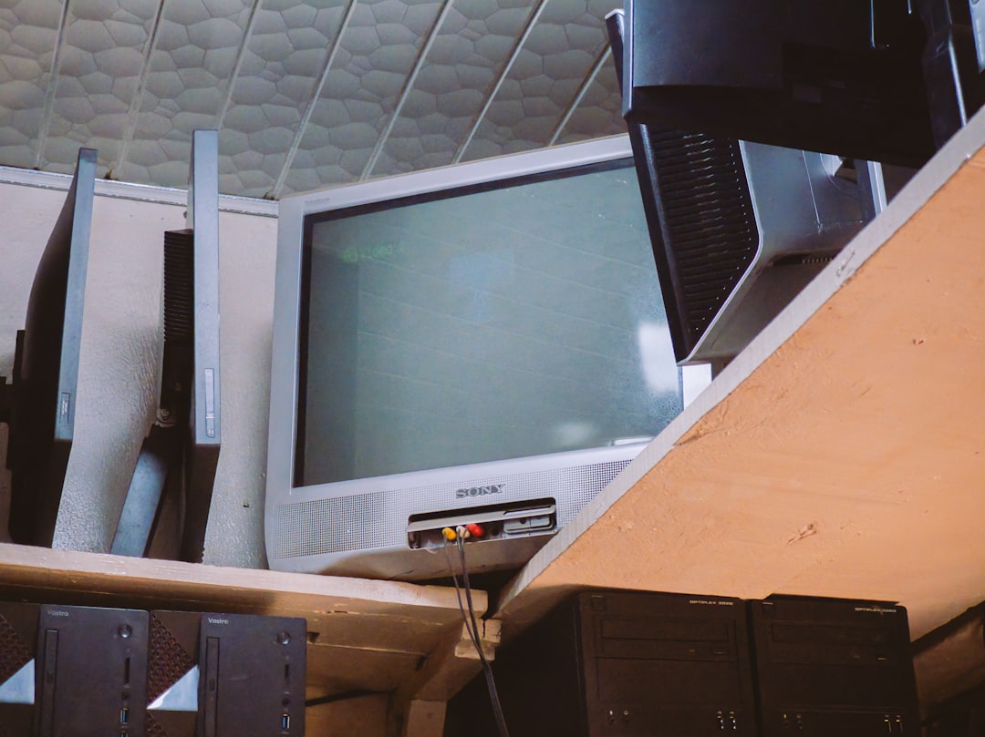 Optimizing Energy Trading with a Decentralized Ledger: A Comparative Study of Hyperledger Fabric 2.5 and Corda 5.0 for Peer-to-Peer Energy Exchange